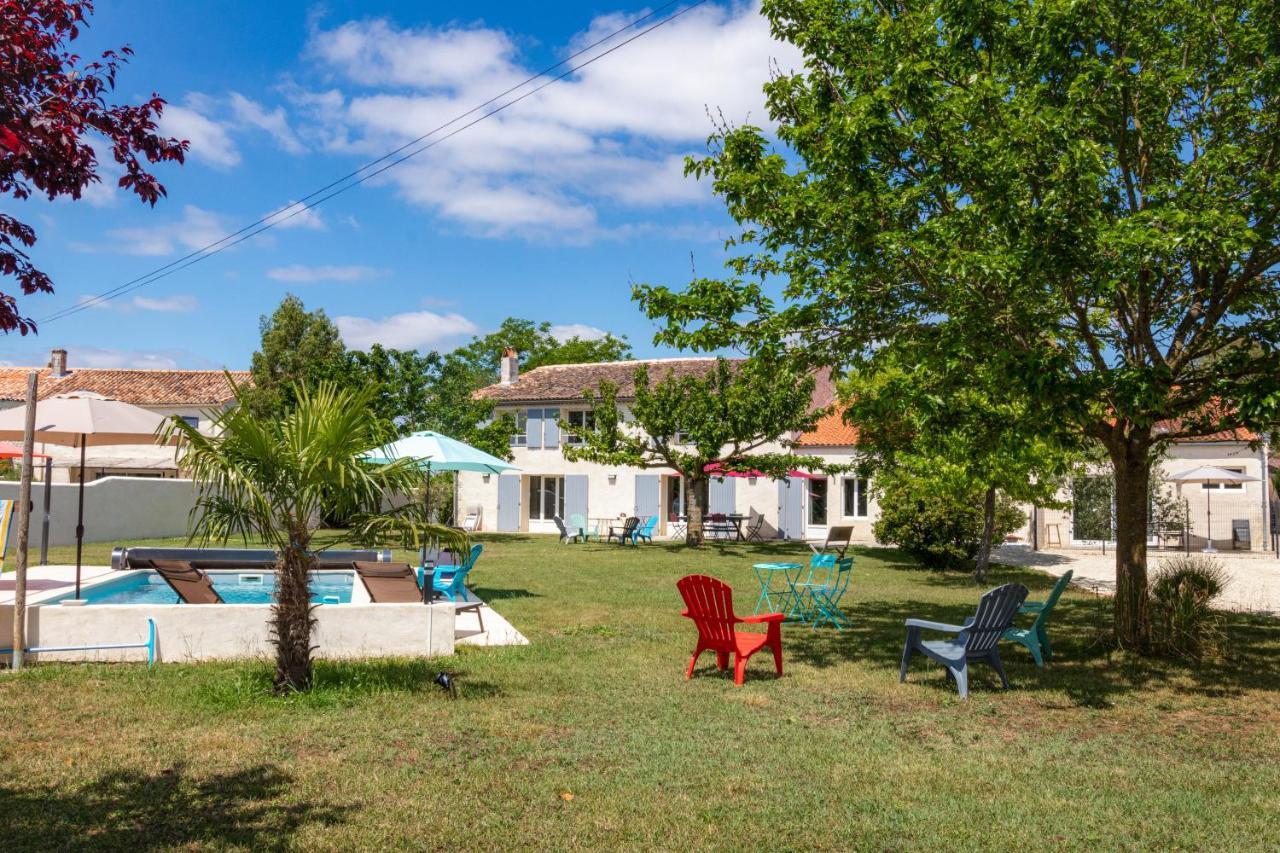 Gite 4 Personnes Avec Piscine Entre Saintes Et Royan Balanzac Kültér fotó