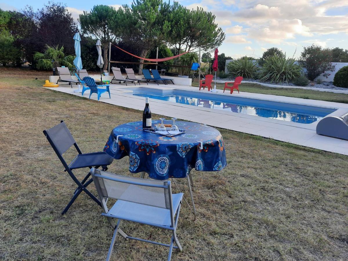 Gite 4 Personnes Avec Piscine Entre Saintes Et Royan Balanzac Kültér fotó